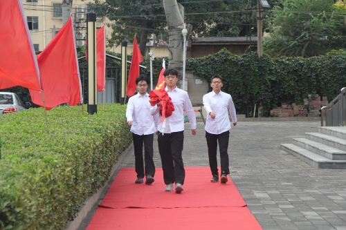 升旗手、护旗手